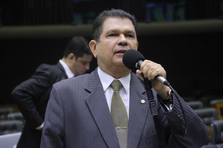 Centro de Estudos e Debates Estratégicos debate déficit público nesta terça