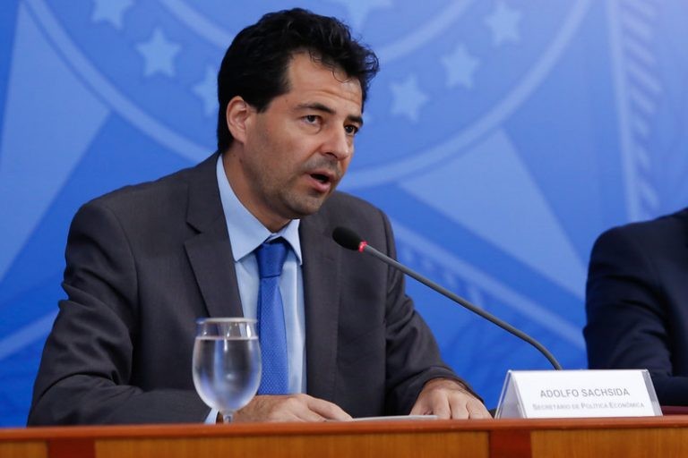 Ministro de Minas e Energia explica aumento de combustíveis em audiência na Câmara