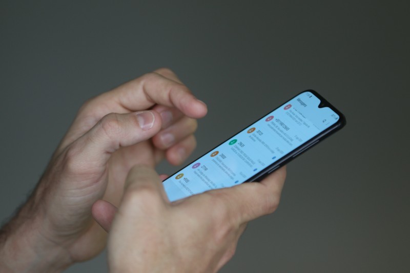 Anatel faz consulta pública para padronizar carregadores de celular