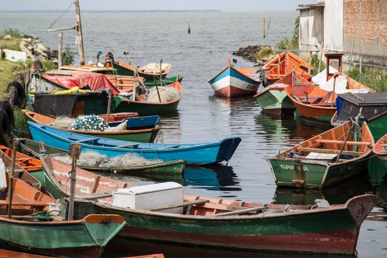 Comissão debaterá suspensão de registros de pescadores e pesca na Lagoa de Araruama