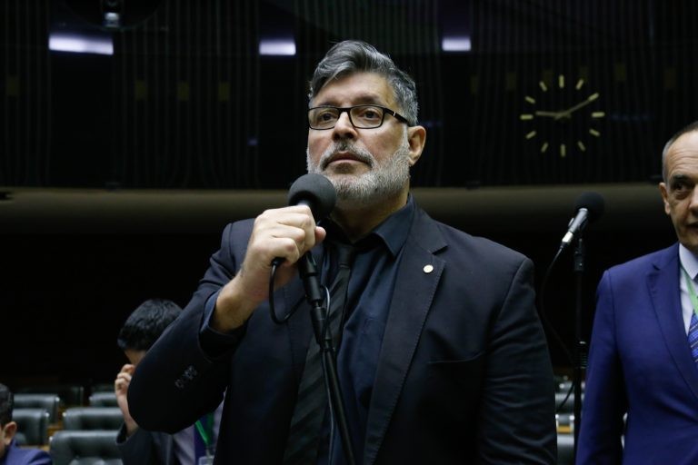 Projeto classifica como atividade de risco o exercício de vigilantes de empresa privada