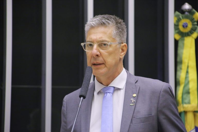 Projeto reconhece direito de pacientes do SUS receberem medicamentos após alta hospitalar