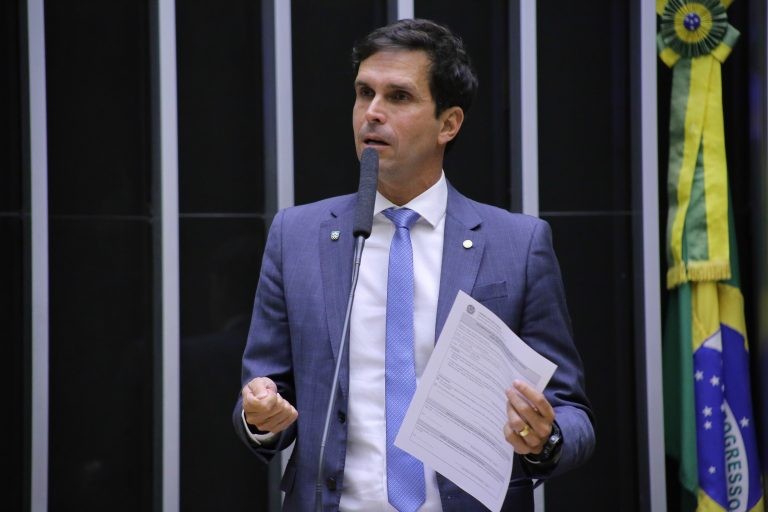 Projeto permite que processo sobre perda do poder familiar seja iniciado por pessoas sem parentesco com a criança