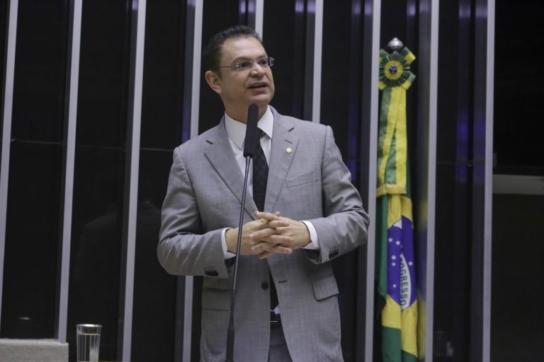 Proposta inclui contagem de cães e gatos no Censo Demográfico