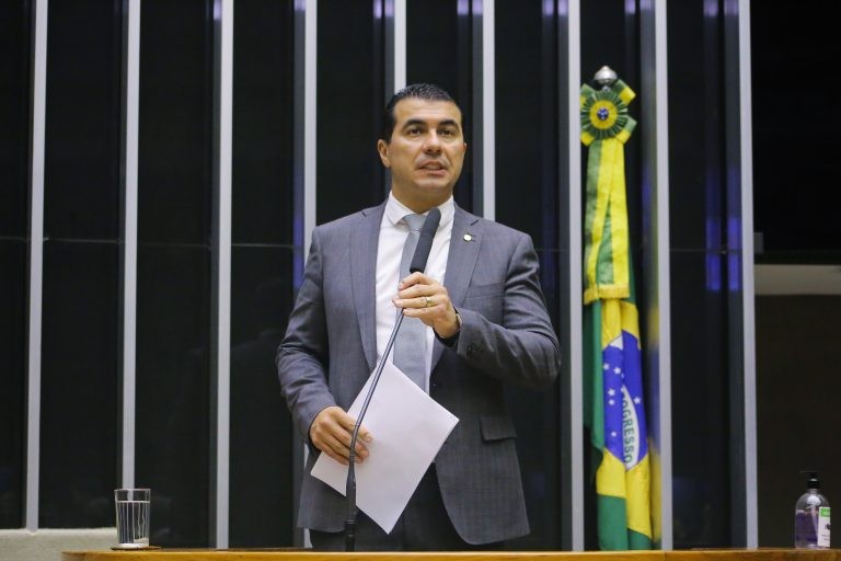 Comissão aprova obrigação de órgãos de segurança pública compartilharem flagrantes de pardais