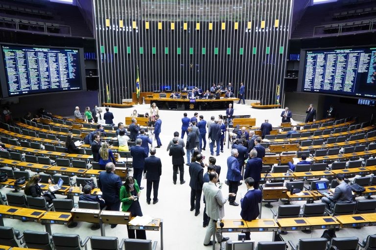 Câmara aprova texto-base da medida provisória que regulamenta teletrabalho; acompanhe