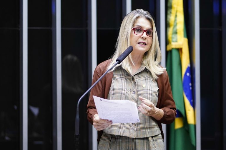 Projeto autoriza médicos residentes a parcelarem férias