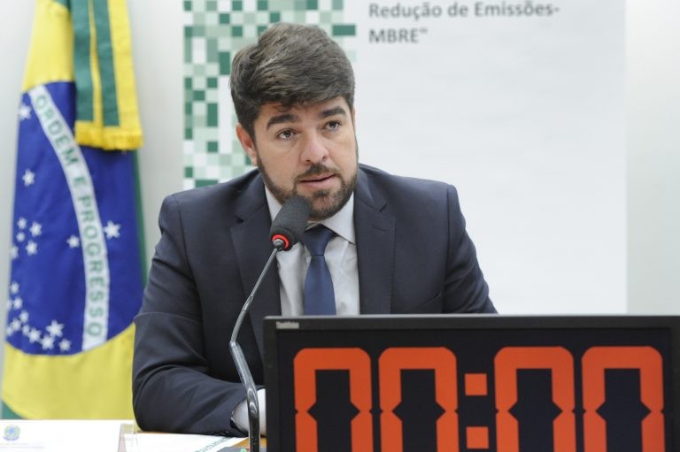 Projeto prevê reinvestimento de ganhos de universidades federais com patentes