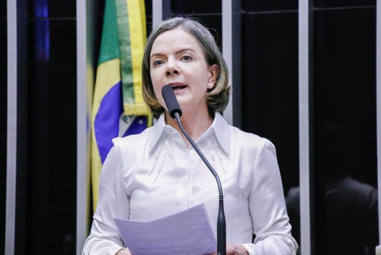 Proposta prevê adicional no salário do motorista de transporte de carga