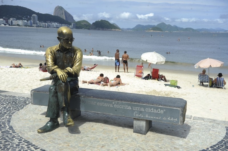 Hoje é Dia: leia, veja e ouça Drummond, que morreu há 35 anos