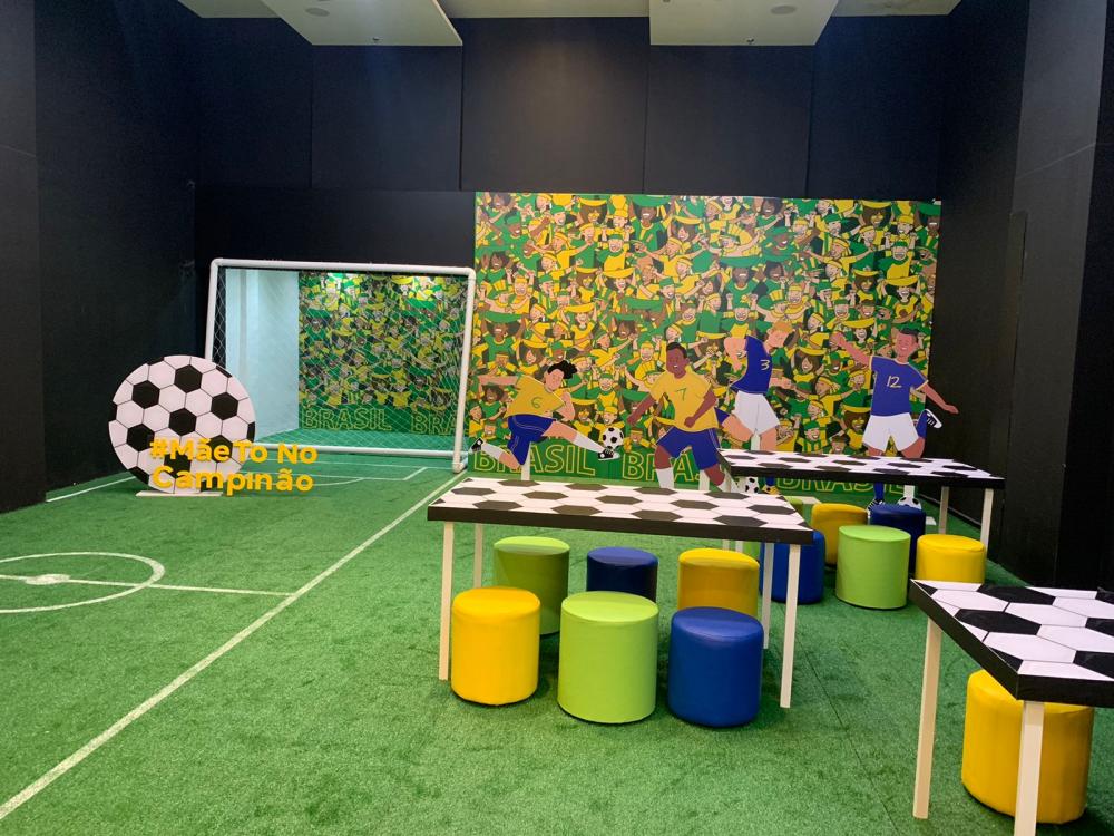Shoppings criam espaços para troca de figurinhas do álbum da Copa do Mundo
