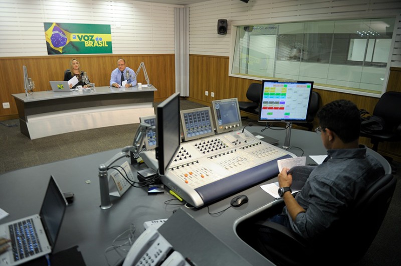 Programa 'A Voz do Brasil' terá execução do Hino Nacional, prevê projeto