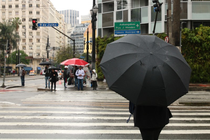 Domingo de eleição terá pancadas de chuva em boa parte do país