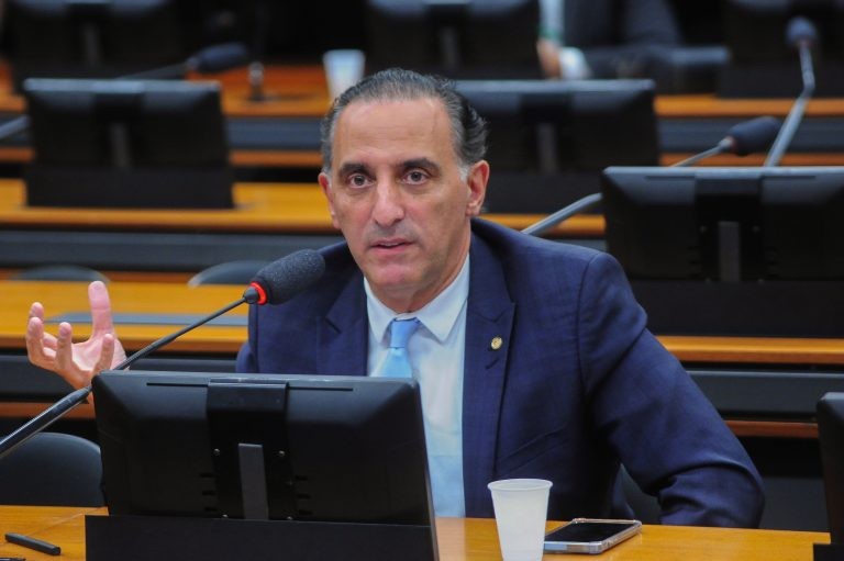 CCJ aprova projeto que amplia transparência em contratações públicas