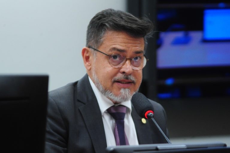 Comissão aprova projeto que permite ampliar limite de renda para concessão do BPC