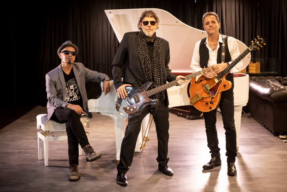 Titãs comemoram 40 anos de carreira cantando grandes sucessos em Paulínia