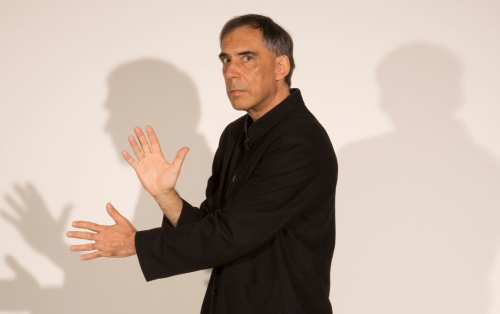 Cantor e compositor Arnaldo Antunes será atração do sarau 