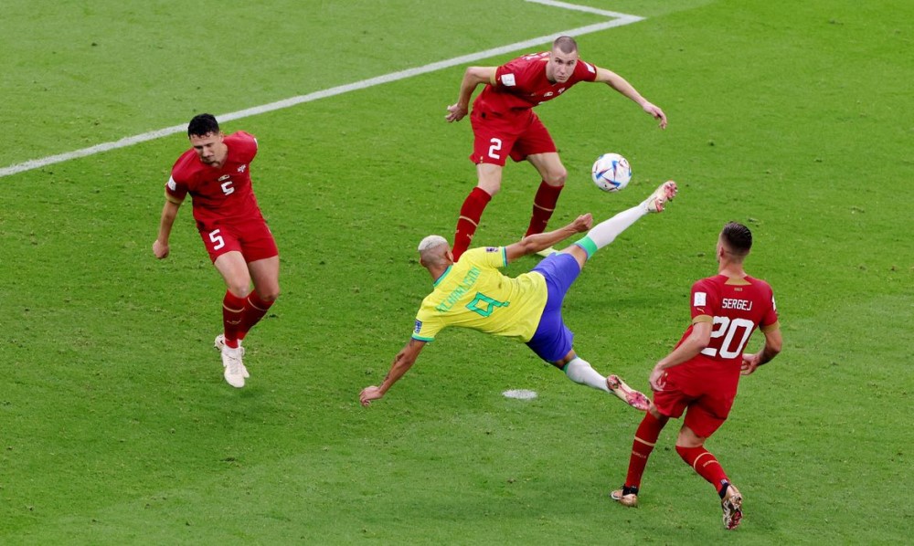 Brasil vence a Sérvia na estreia da Copa com dois gols de Richarlison