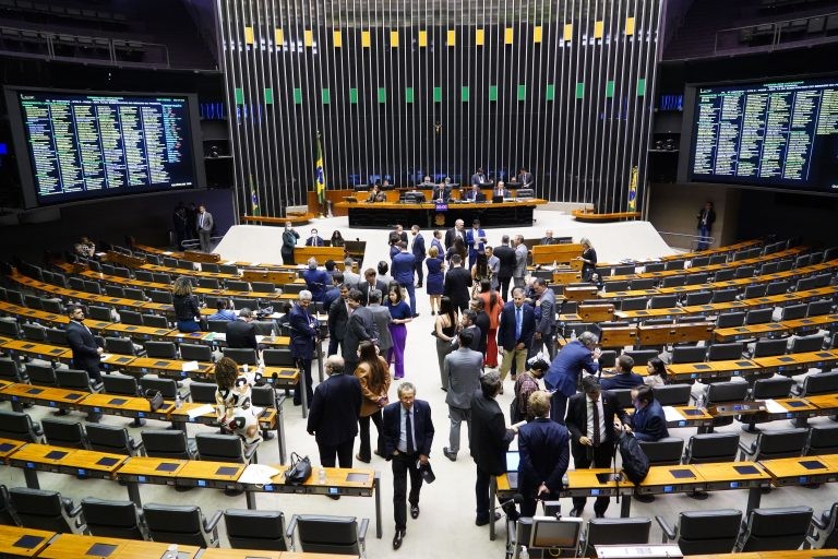 Projeto de combate à violência nas escolas pode ser votado nesta terça no Plenário da Câmara