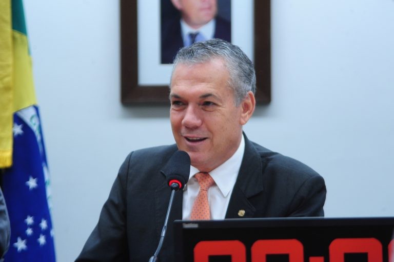 Parecer sobre obras públicas inacabadas pode ser votado hoje