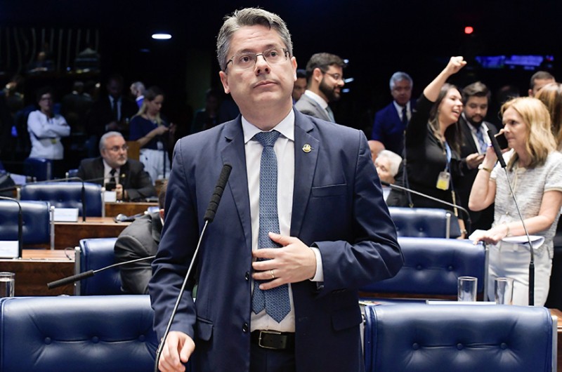 Alessandro Vieira apresenta PEC para federalizar segurança no DF