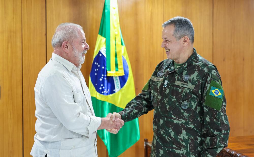 Tomás Paiva, novo comandante do Exército Brasileiro, demonstra estatura moral para ser o “novo General Lott” (COLUNA DO RAONI)