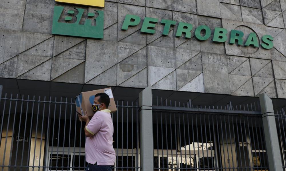 Petrobras abre concurso para 373 vagas, com salário de R$ 5.563,90