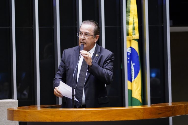 Projeto prevê negociação sindical antes de demissões em massa