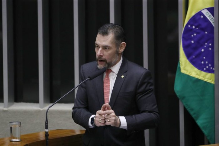 Proposta dispensa aposentado de comprovar doença que isenta do IR
