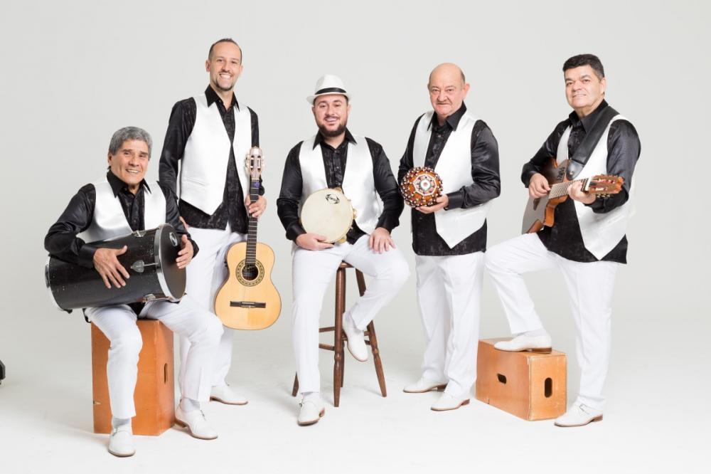 Grupo de samba Demônios de Garoa faz show gratuito na praça 