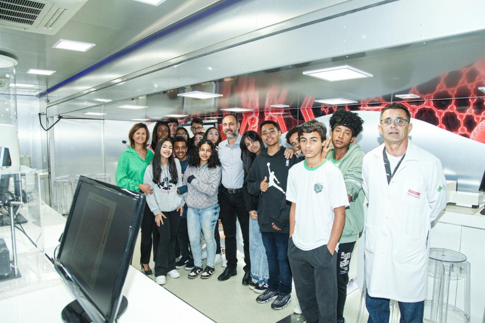 Escola Móvel de Nanotecnologia do Senai recebe alunos da rede municipal até sexta na ETEP