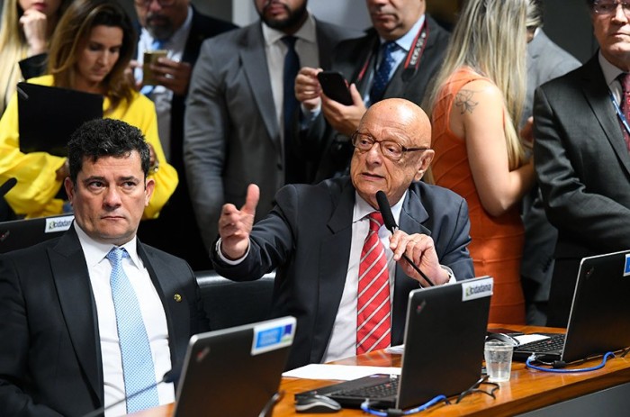 CAE vota recompensa por notícia de crime contra mercado de valores mobiliários