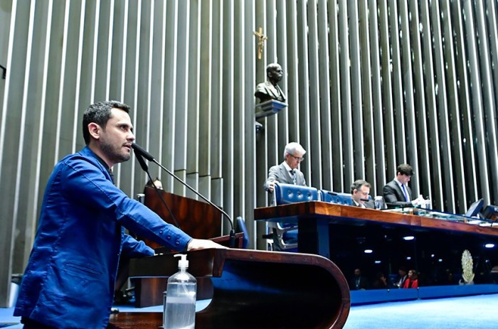 Cleitinho condena julgamento sobre aborto no STF