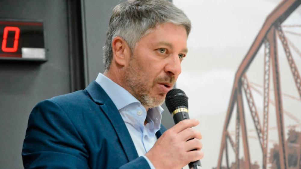  Falta de água no “calorão” causa desgaste político para o prefeito Rodrigo Falsetti