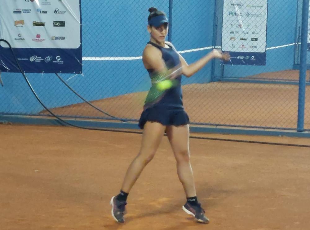 Tenista Manuela Gonçalez Ganciar vai disputar vaga em torneio profissional