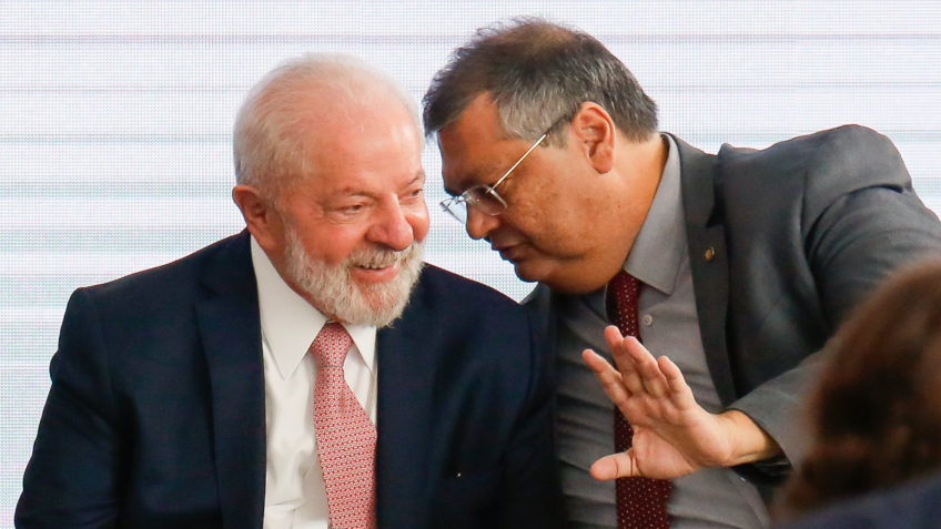 Indicação de Flávio Dino ao STF tenciona ainda mais polarização política e mostra descompromisso de Lula com as pautas da comunidade negra (Coluna do Raoni)