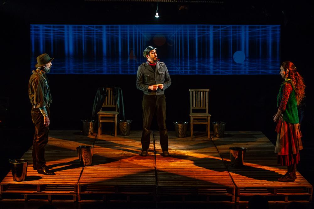 Campinas: teatro Castro Mendes recebe o espetáculo "Foxfinder – A Caça" nesta quinta-feira