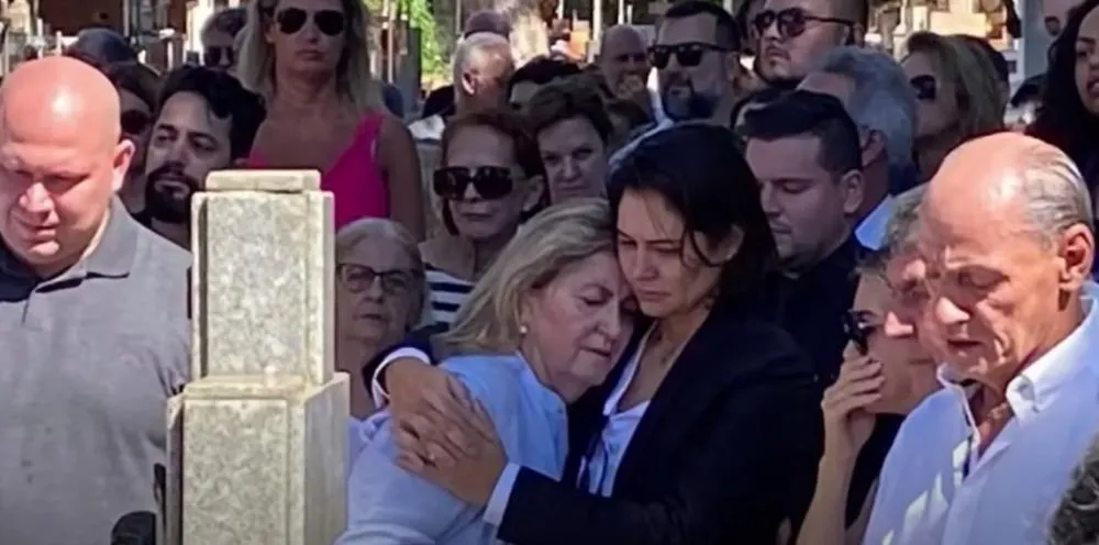 Ao centro, Maria Helena Scudeler e Michelle Bolsonaro (Crédito: divulgação)
