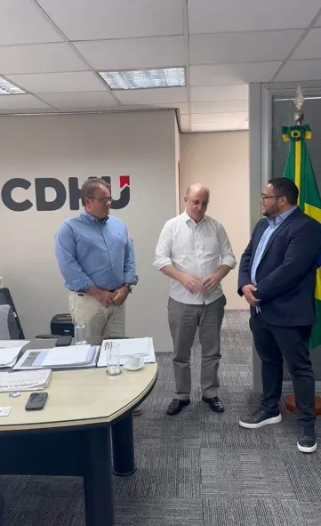 Para viabilizar a construção de casas populares em Paulínia, Danilo Barros e Marcelo Mello realizam reunião no CDHU