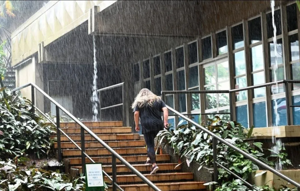 Região tem alerta de chuvas intensas e ventania para terça e quarta-feira