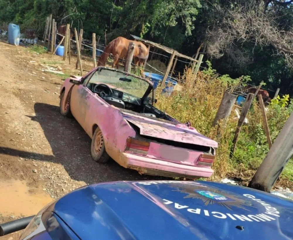 Usado para manobras, Chevette rosa é apreendido pela Guarda Municipal