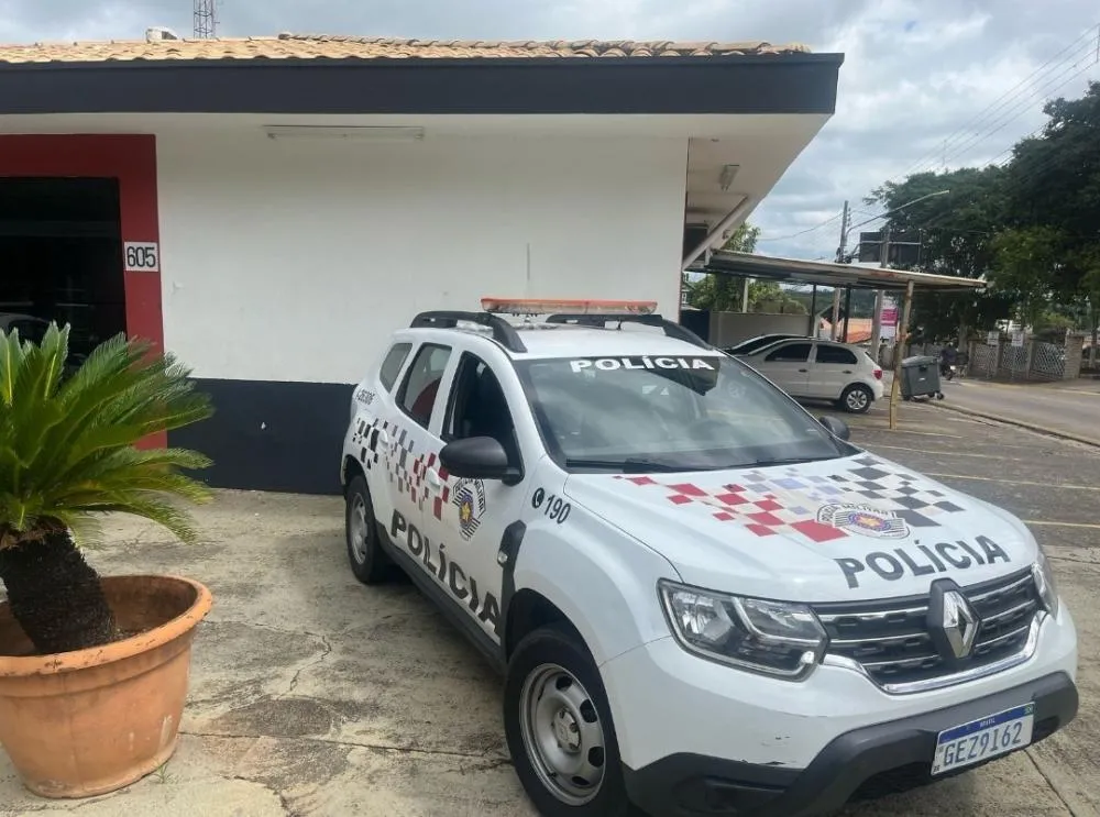 Marido bate em mulher, é preso e ainda ameaça bater de novo na frente da PM
