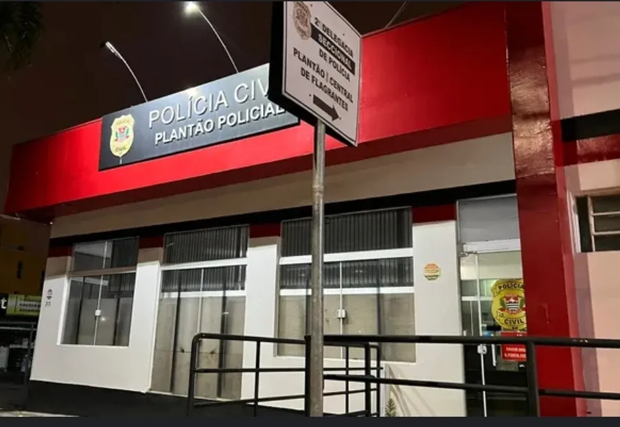 Criança é encontrada sozinha em casa com maconha, haxixe e crack