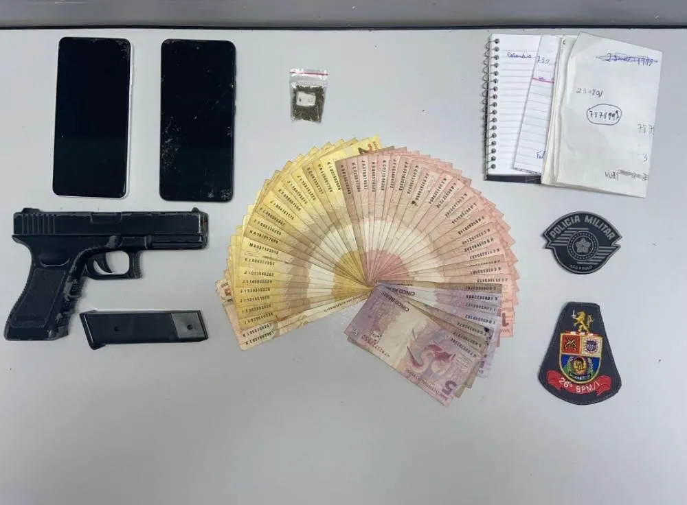 Homem bate no pai, é preso com arma de brinquedo e droga, mas é solto em Mogi Guaçu