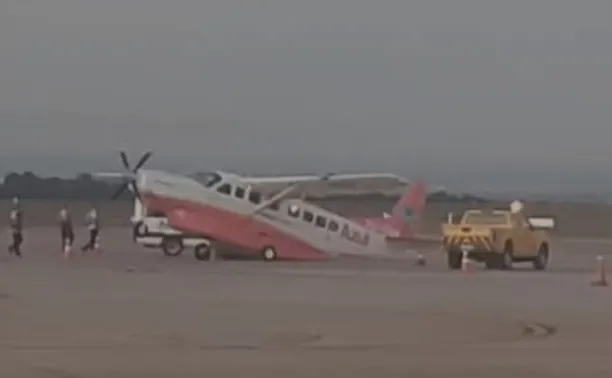 Avião da Azul bate traseira no chão, fica empinado e voo é cancelado em Viracopos