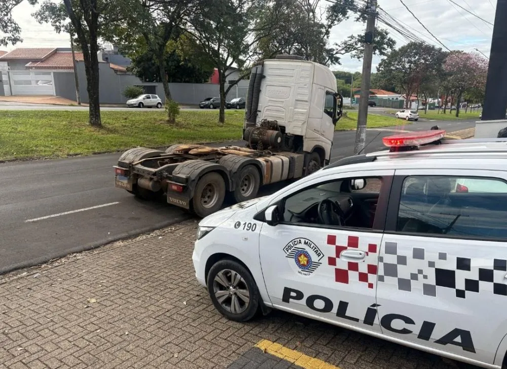 Suspeito é preso após perseguição policial com caminhão roubado na SP-340