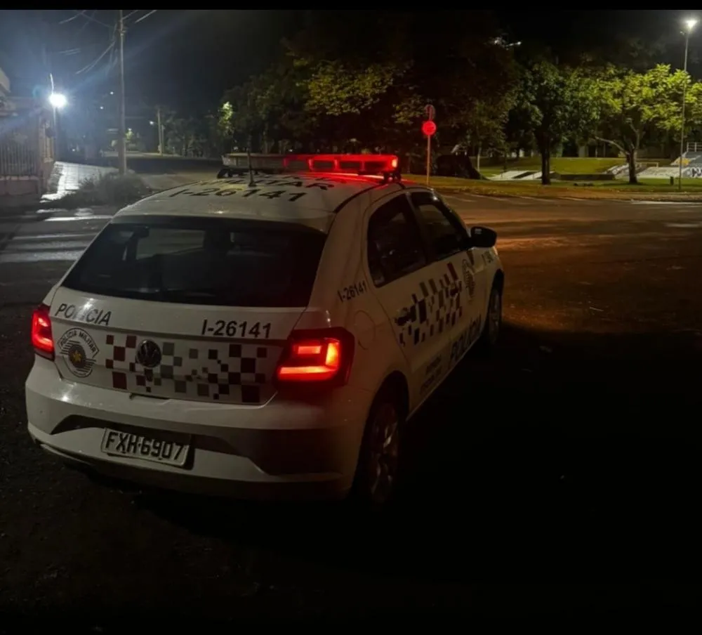Motorista bêbado e com CNH cassada é preso após bater em poste, em Mogi Guaçu