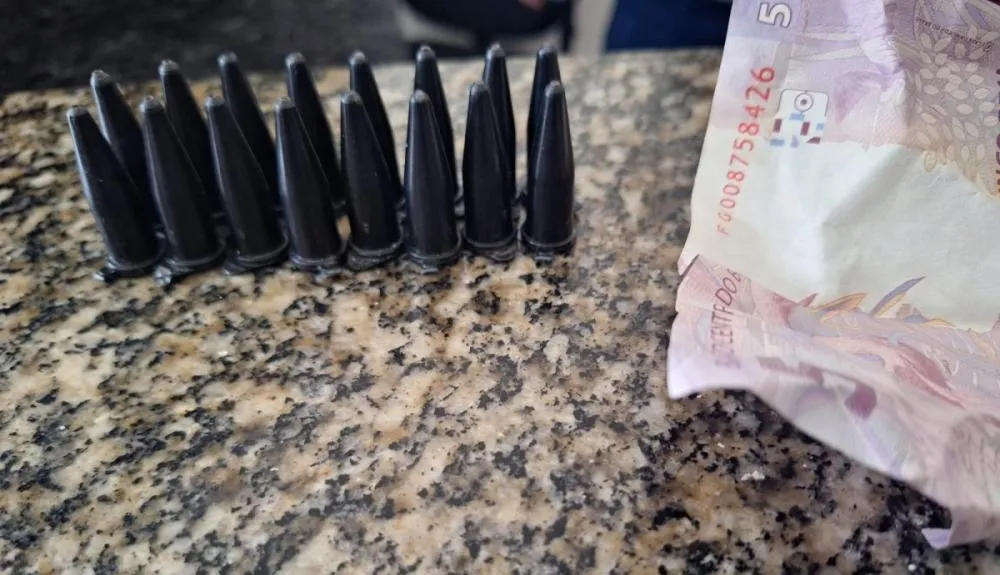 Homem é preso por tráfico, desacato e resistência após tumultuar abordagem policial em condomínio de Jaguariúna