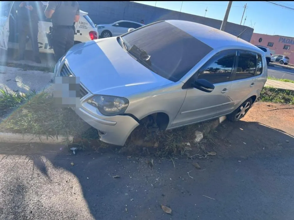 Perseguição termina em acidente e homem preso por tráfico em Mogi Mirim