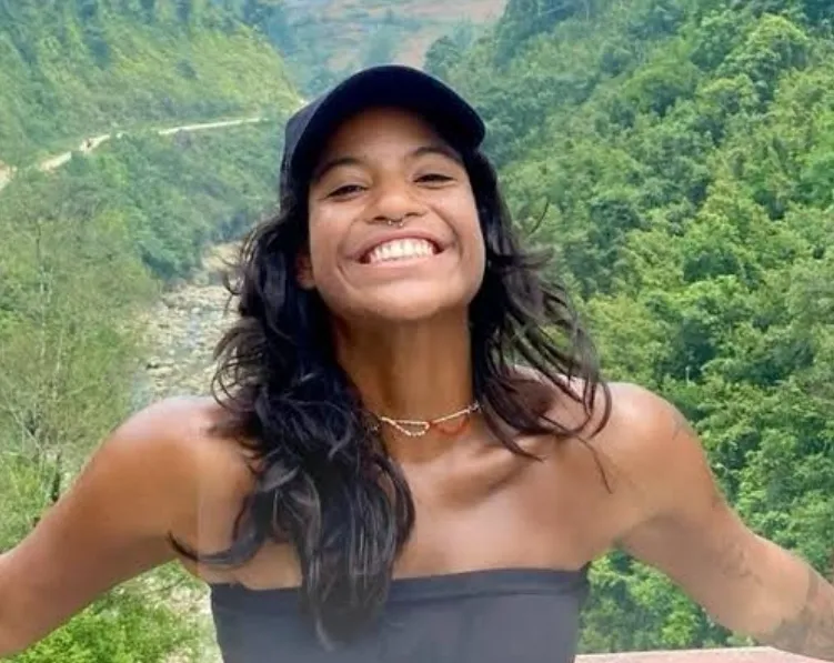 Família confirma morte de brasileira que caiu em abismo durante trilha em vulcão